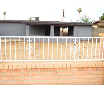 7616 W Mitchell Drive Phoenix, AZ 85033