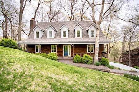 5217 NW Bluff Dr Parkville, MO 64152