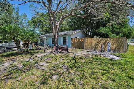 303 64th St NE Bradenton, FL 34208