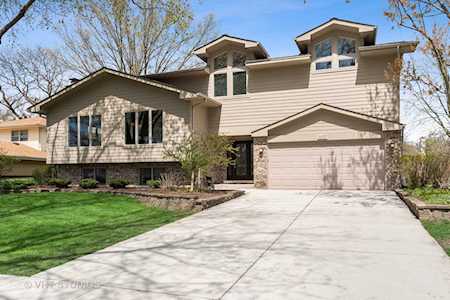 18W076 Holly Ave Darien, IL 60561