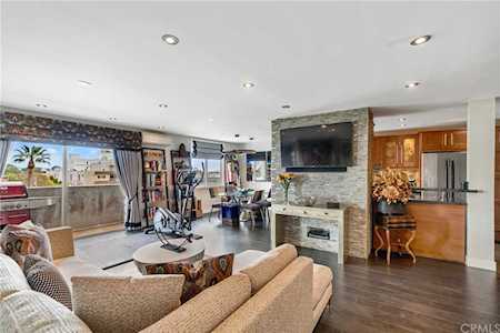 1124 N La Cienega Boulevard #205 West Hollywood, CA 90069