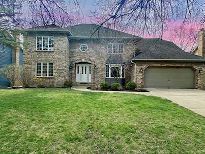 440 Prairie Knoll Dr Naperville, IL 60565