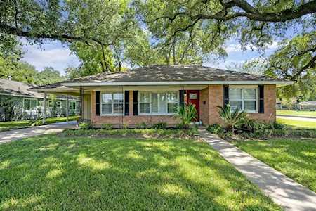 615 Brooks St Sugar Land, TX 77478