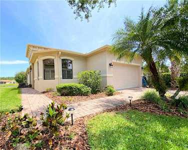 913 Grand Canal Dr Poinciana, FL 34759