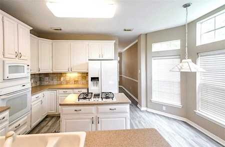 1413 Whispering Pines Dr Houston, TX 77055