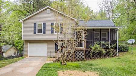 122 Hickory Ln Dallas, GA 30132