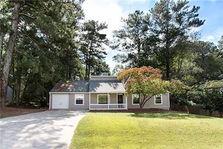 18 Hartley Woods Dr NE Kennesaw, GA 30144