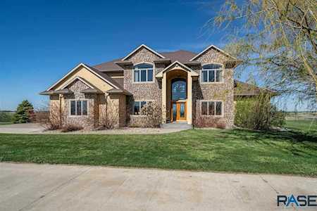 26187 Sunset Bluff Dr Canistota, SD 57102