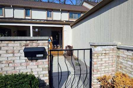 23155 Farmington Rd Farmington, MI 48336