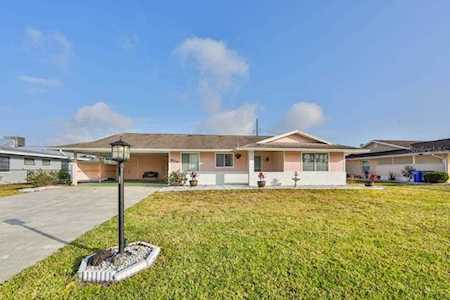 809 Oakmont Ave Sun City Center, FL 33573
