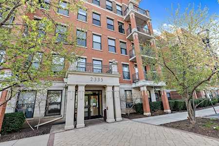 2335 W Belle Plaine Ave #212 Chicago, IL 60618