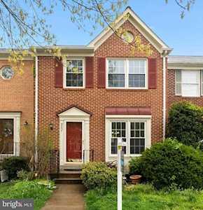 8057 Sky Blue Dr Alexandria, VA 22315