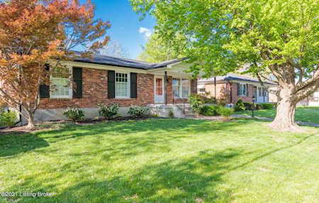 3718 Pinecroft Dr Louisville, KY 40219