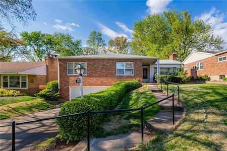 8111 Edinburgh Dr St Louis, MO 63105