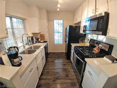 4865 Torrey Pines Dr #204 Las Vegas, NV 89103