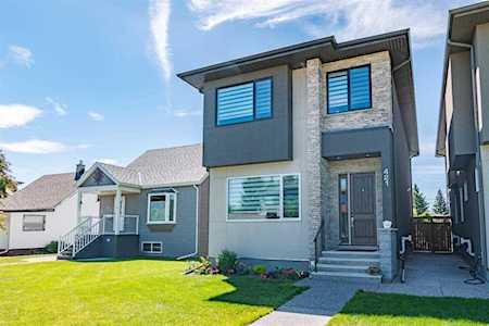 421 22 Ave NE Calgary, AB T2E 1T8