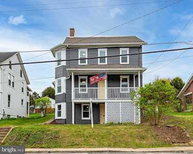 114 Manchester St Glen Rock, PA 17327