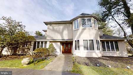 9 Willowdale Dr Cherry Hill, NJ 08003