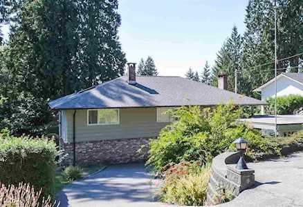 983 Wellington Drive North Vancouver, BC V7K 1L1