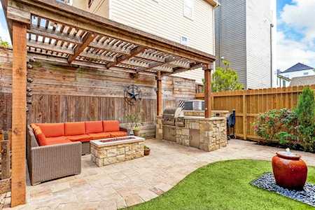 5720 Kiam St Houston, TX 77007