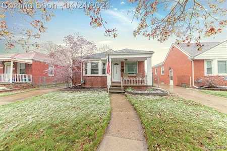 1487 13th St Wyandotte, MI 48192