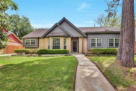 15610 Gilbertyn Dr Tomball, TX 77377