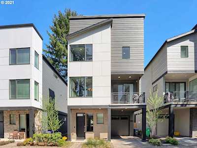 10410 SW 46th Pl Portland, OR 97219