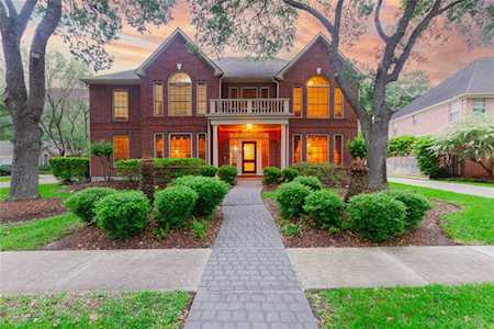 11 Calleston Ct Sugar Land, TX 77479