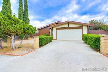 8621 Carlton Oaks Dr Santee, CA 92071