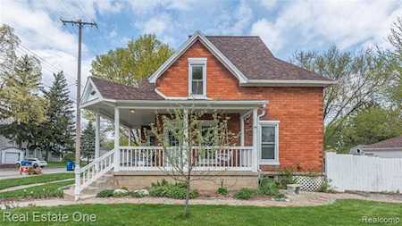 201 2nd St Fenton, MI 48430