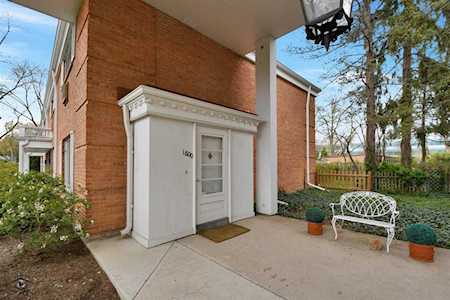 1600 Palmgren Dr Glenview, IL 60025