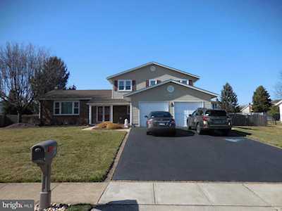 66 Peter Rafferty Dr Trenton, NJ 08690