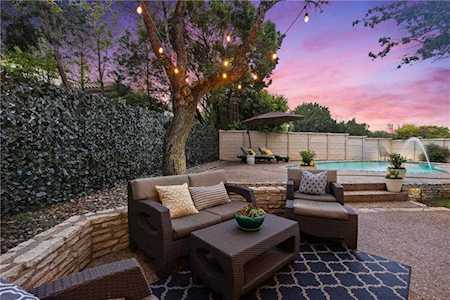4 Applewood CT The Hills, TX 78738