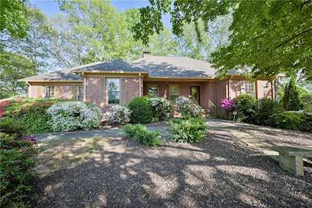 225 Saddle Creek Ln Roswell, GA 30076