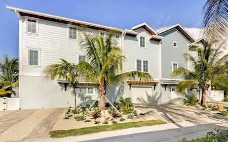 203 Bay Dr N Bradenton Beach, FL 34217