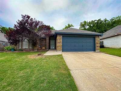 125 Parkwood Court Azle, TX 76020