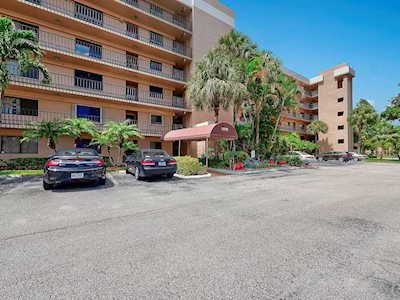 7770 Tahiti Lane #106 Lake Worth, FL 33467