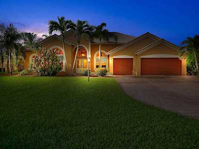 9886 Crossbill Court Lake Worth, FL 33467