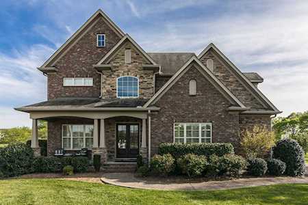 1027 Crimson Way Hendersonville, TN 37075