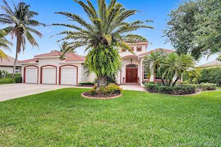12480 N Stonebrook Cir Davie, FL 33330
