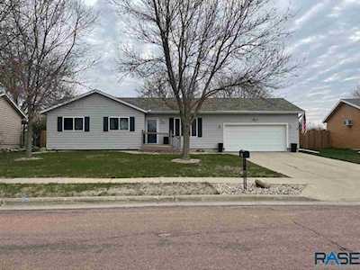 406 Mary Ln Hartford, SD 57033