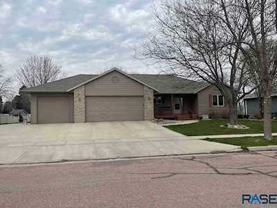 601 N Sagehorn Dr Hartford, SD 57033