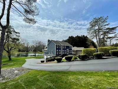 9603 Rolling Greens Dr Hamburg Twp, MI 48169