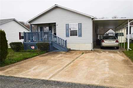 87 Robin Dr Tiverton, RI 02878