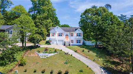 1034 Whispering Woods Dr Canton, GA 30114