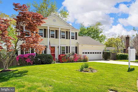 8317 Frosty Ct Lorton, VA 22079