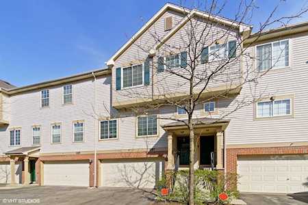 287 Monarch Dr Streamwood, IL 60107