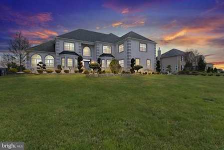 4 Owens Dr Monroe Twp, NJ 08831