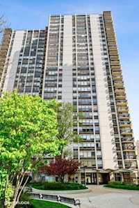 1360 N Sandburg Terrace #911C Chicago, IL 60610