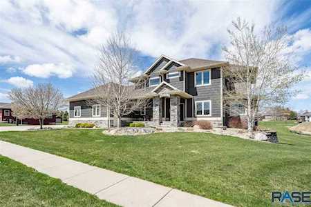 906 Tee Off Trl Dell Rapids, SD 57022